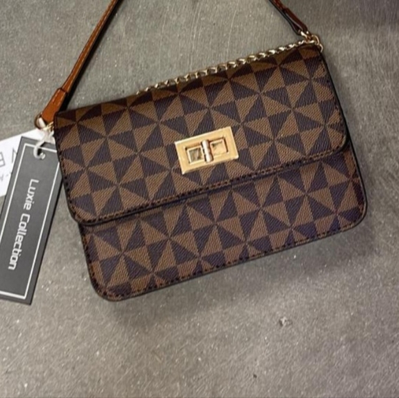 Purse - Picture 1 of 1